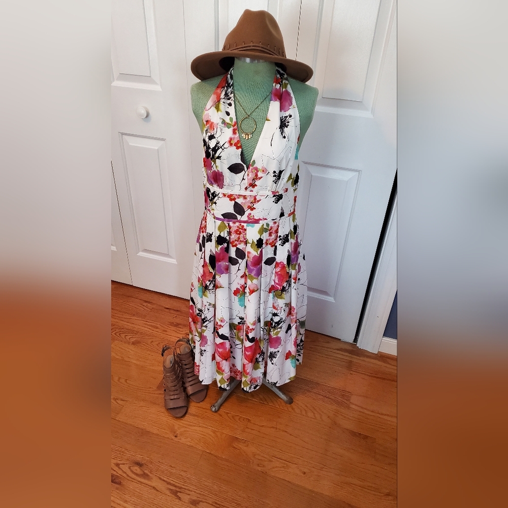 Gorgeous floral backless dress